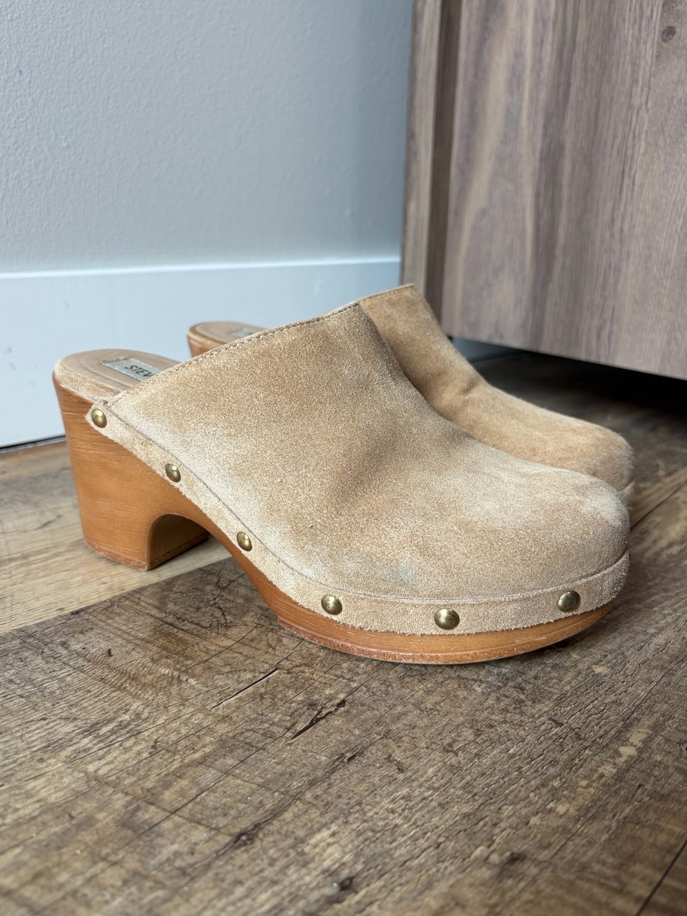 Steve Madden Beige Oralee Genuine Suede Studded Chunky Heel Slip On Clogs 7M